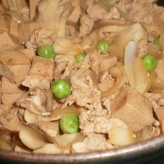 豚こま切れ肉の高野豆腐と野菜での赤味噌煮
